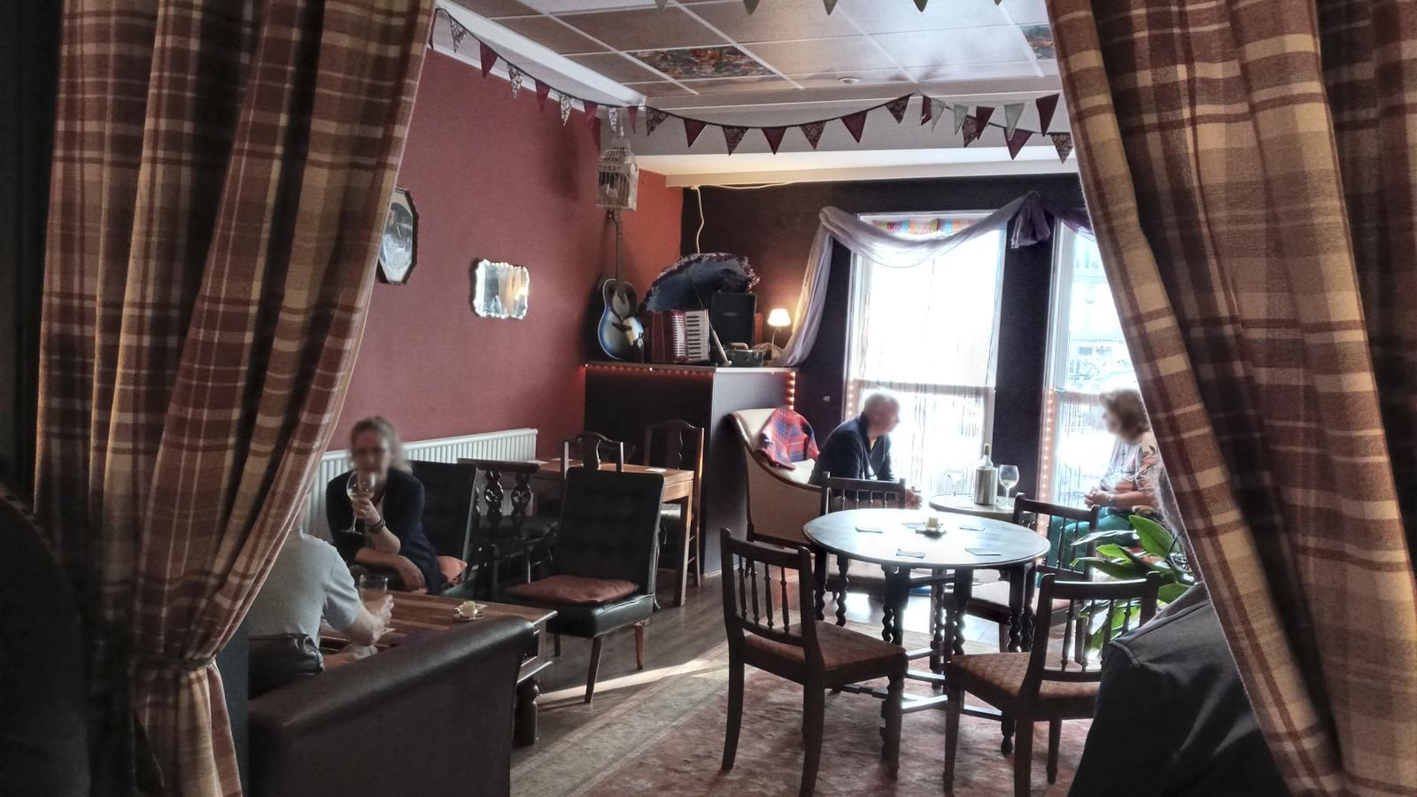 (Pub, Bar). Published on 02-11-2023