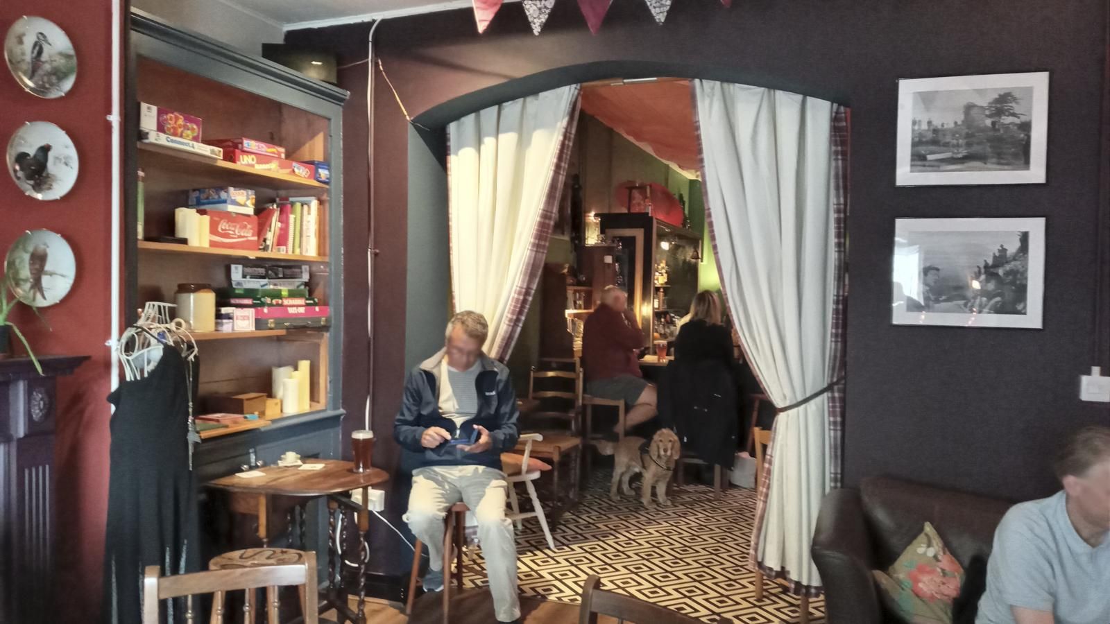 (Pub, Bar). Published on 02-11-2023