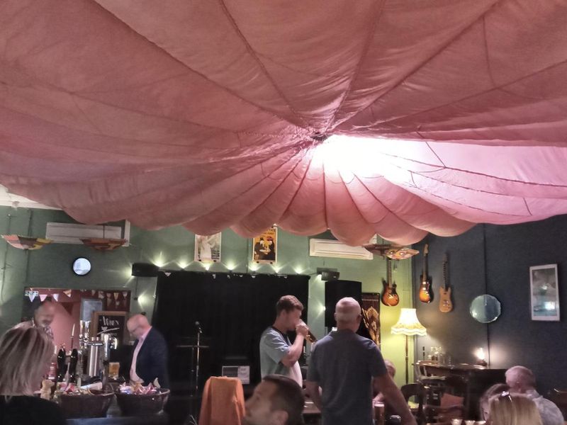 (Pub, Bar). Published on 02-11-2023 