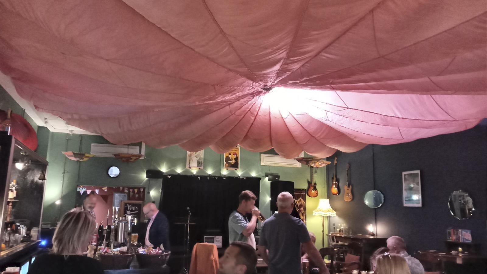 (Pub, Bar). Published on 02-11-2023