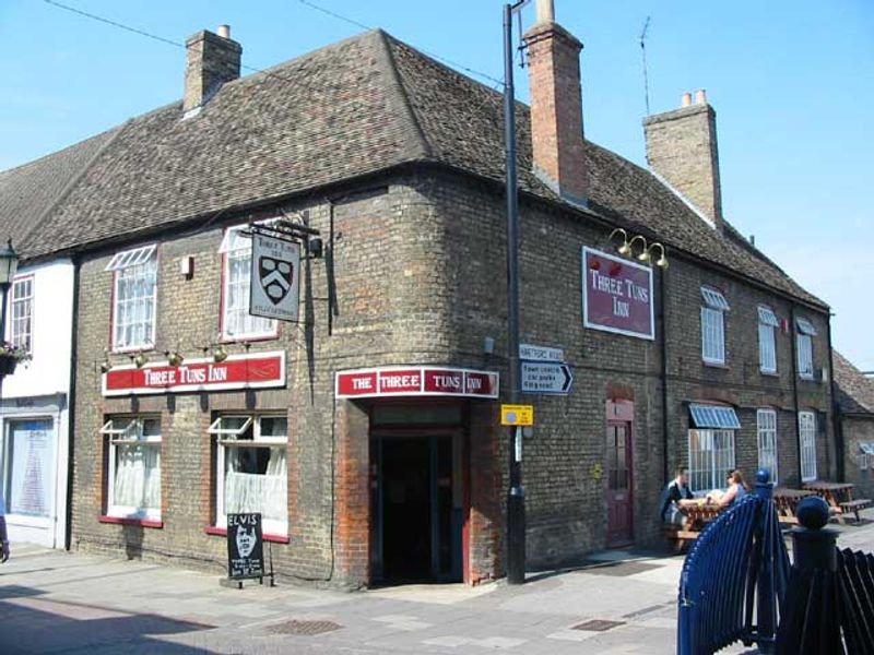 Three Tuns - Huntingdon. (Pub). Published on 06-11-2011 