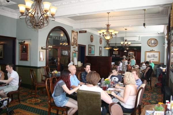(Pub, Bar, Customers). Published on 17-07-2016