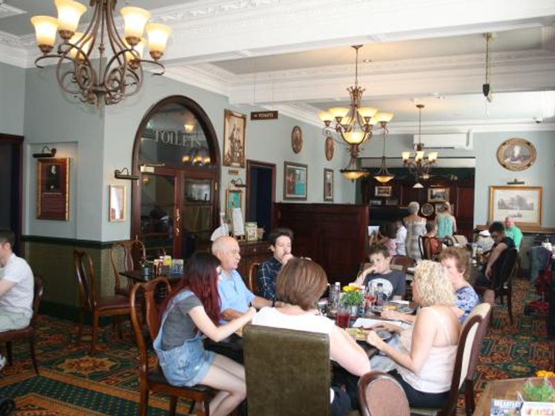 (Pub, Bar, Customers). Published on 17-07-2016 