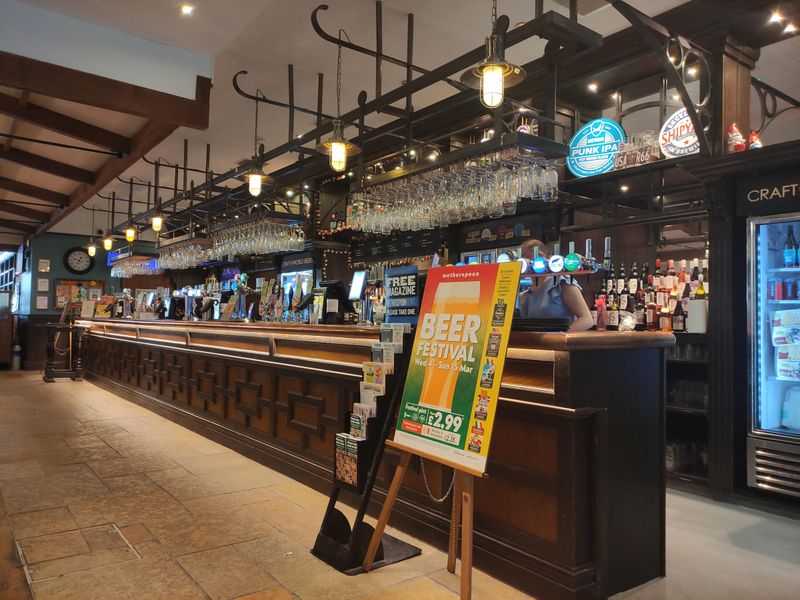 (Pub, Bar). Published on 23-02-2026 