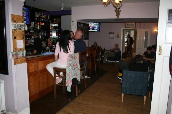 (Pub, Bar). Published on 13-06-2015