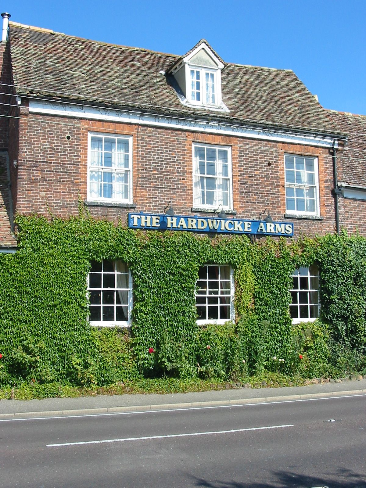 Arrington HardwickeArms. (Pub, External). Published on 29-09-2012