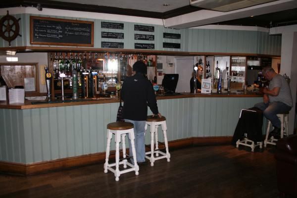 (Pub, Bar). Published on 13-06-2015