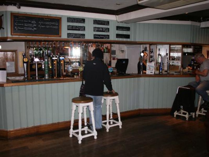 (Pub, Bar). Published on 13-06-2015