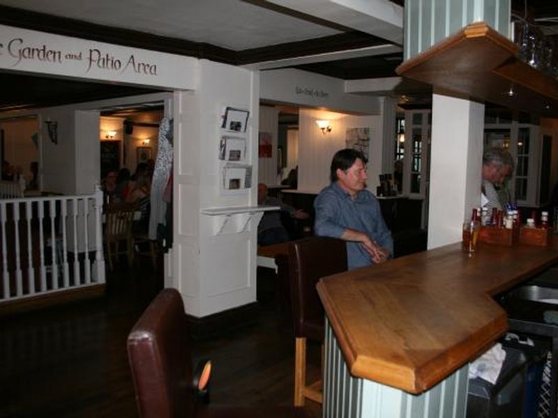 (Pub, Bar). Published on 13-06-2015