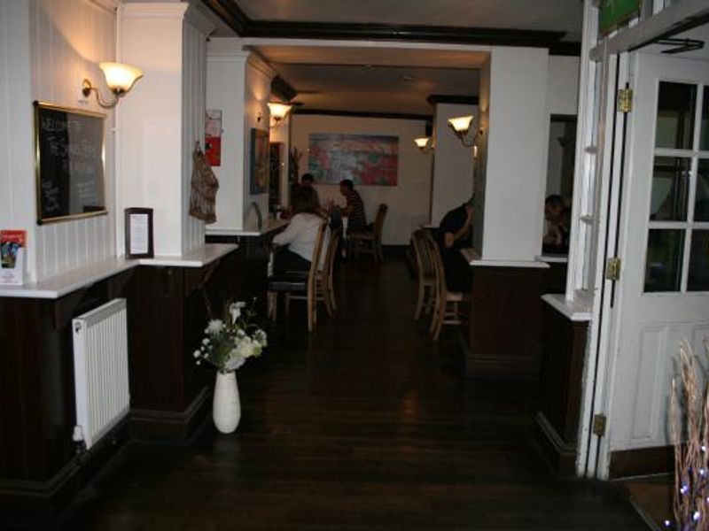 (Pub, Bar). Published on 13-06-2015