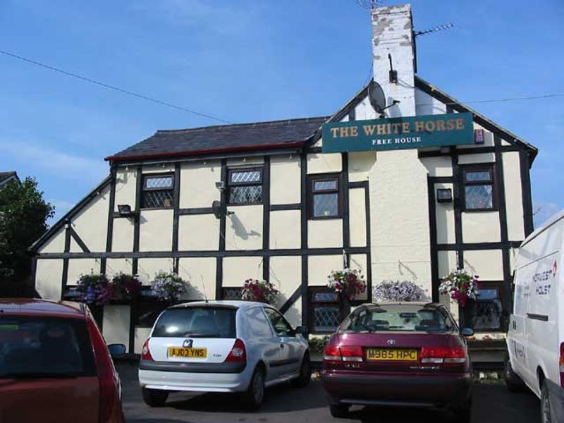 White Horse - Kimbolton. (Pub). Published on 06-11-2011