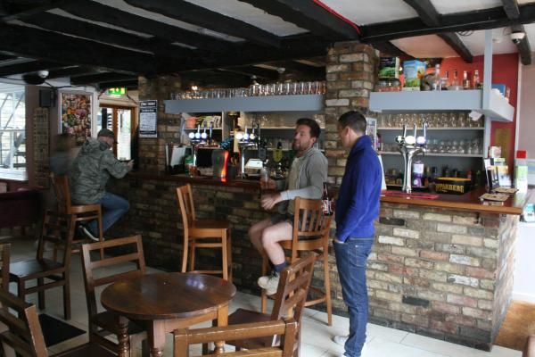 (Pub, Bar). Published on 13-06-2015
