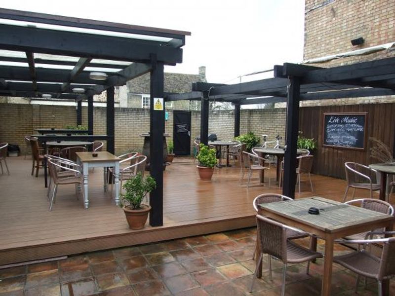 St Ives Nelsons Head - beer garden April 2016. (Pub, Garden). Published on 08-04-2016 