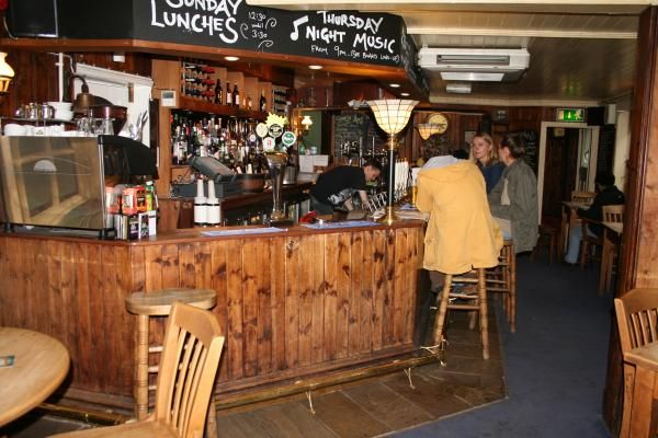 (Pub, Bar). Published on 13-06-2015