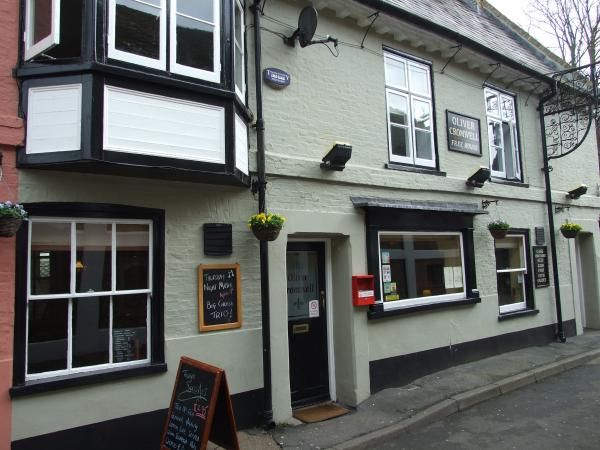 Oliver Cromwell - External view April 2016. (Pub, External). Published on 06-04-2016