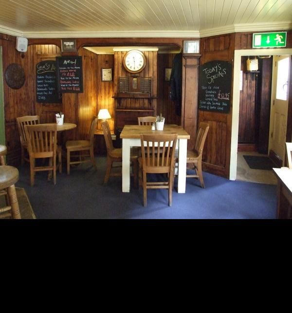 St Ives Oliver Cromwell - part of main bar area April 2106. Published on 06-04-2016