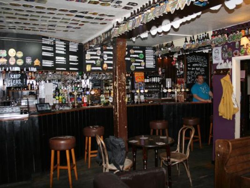 (Pub, Bar). Published on 05-06-2015 