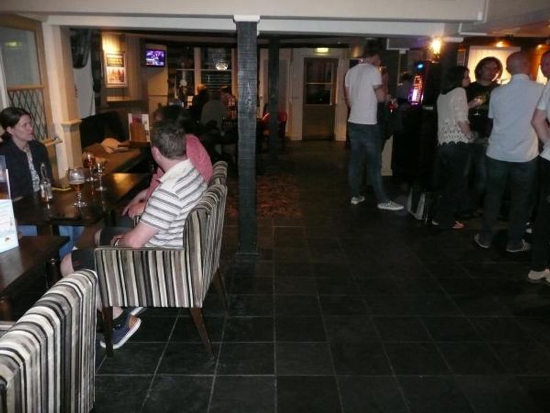 (Pub, Bar). Published on 08-06-2015 