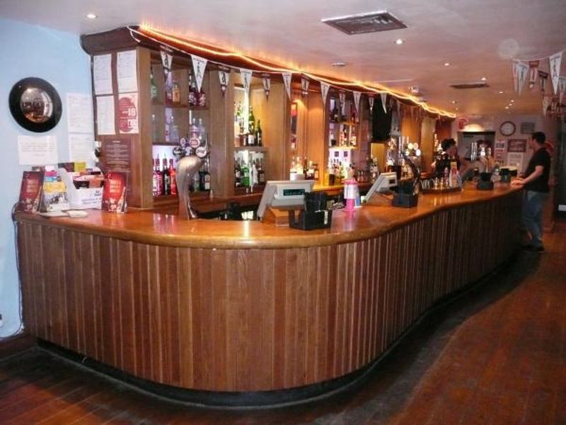 (Pub, Bar). Published on 08-06-2015