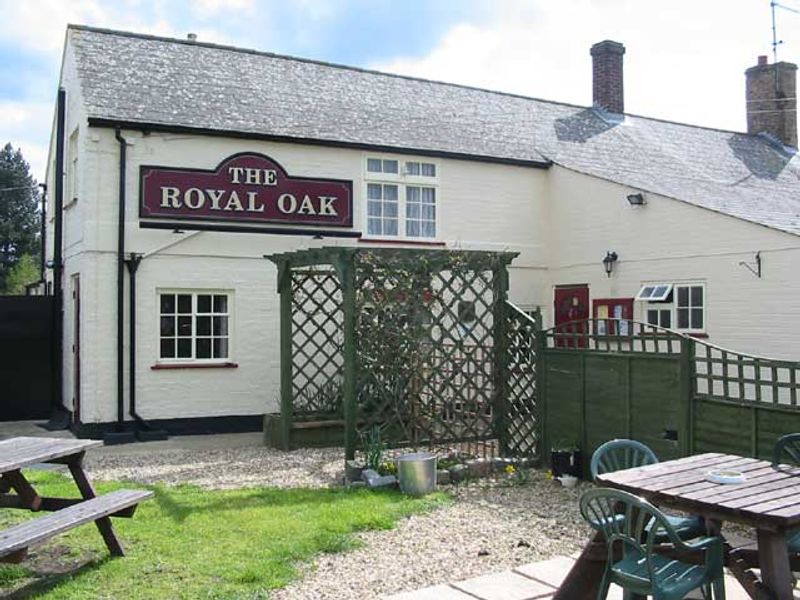 Royal Oak - Warboys. (Pub). Published on 06-11-2011