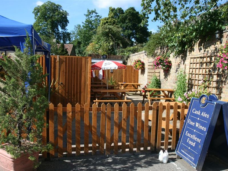 Brampton Dragoon. (Pub, Garden). Published on 29-09-2012