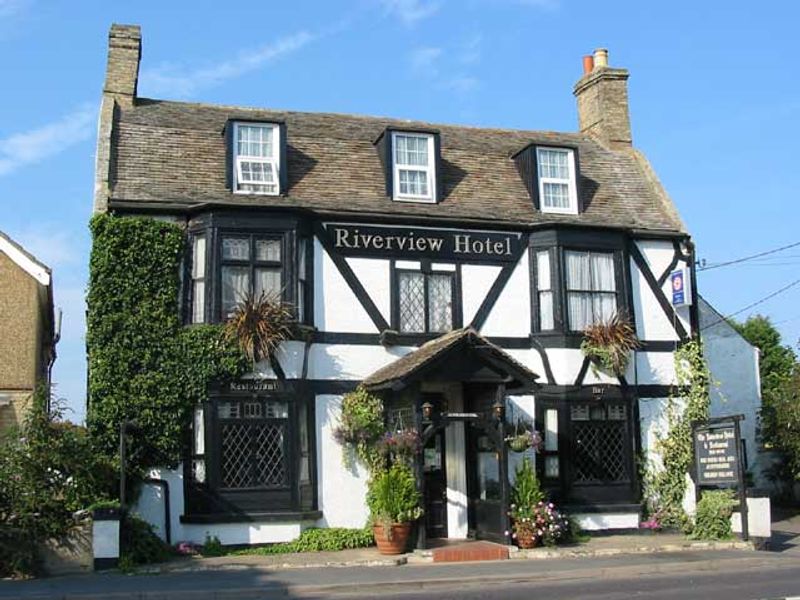 Riverview Hotel - Earith. (Pub). Published on 06-11-2011