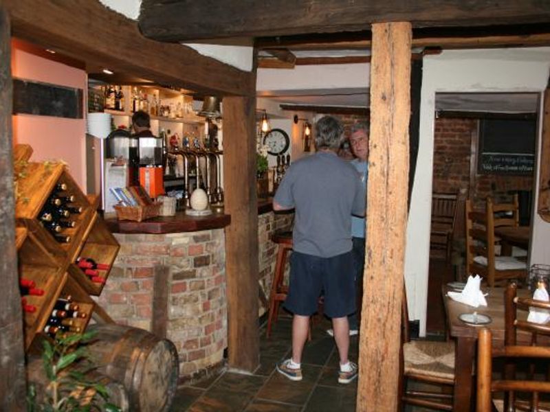 (Pub, Bar). Published on 23-09-2015 