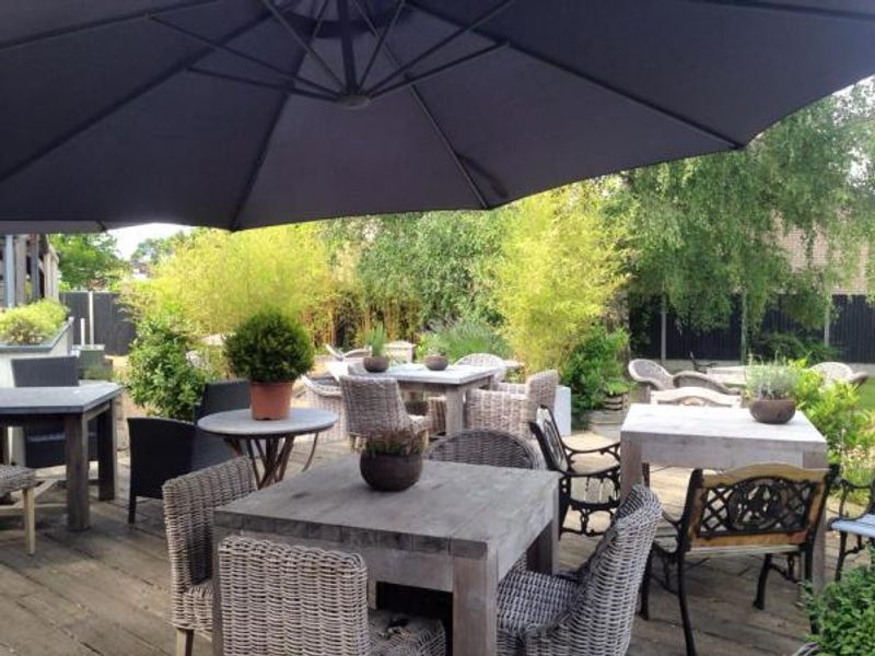 (Pub, Garden). Published on 04-11-2015 