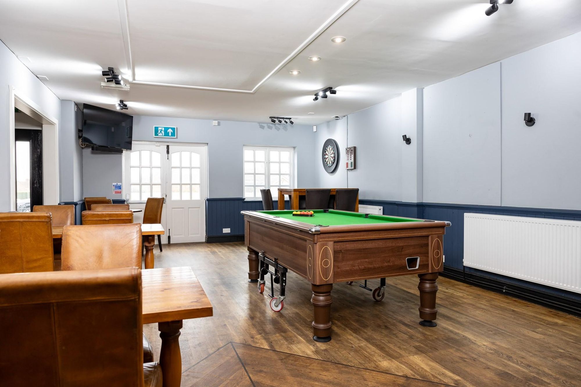 (Pub, Bar). Published on 23-07-2024