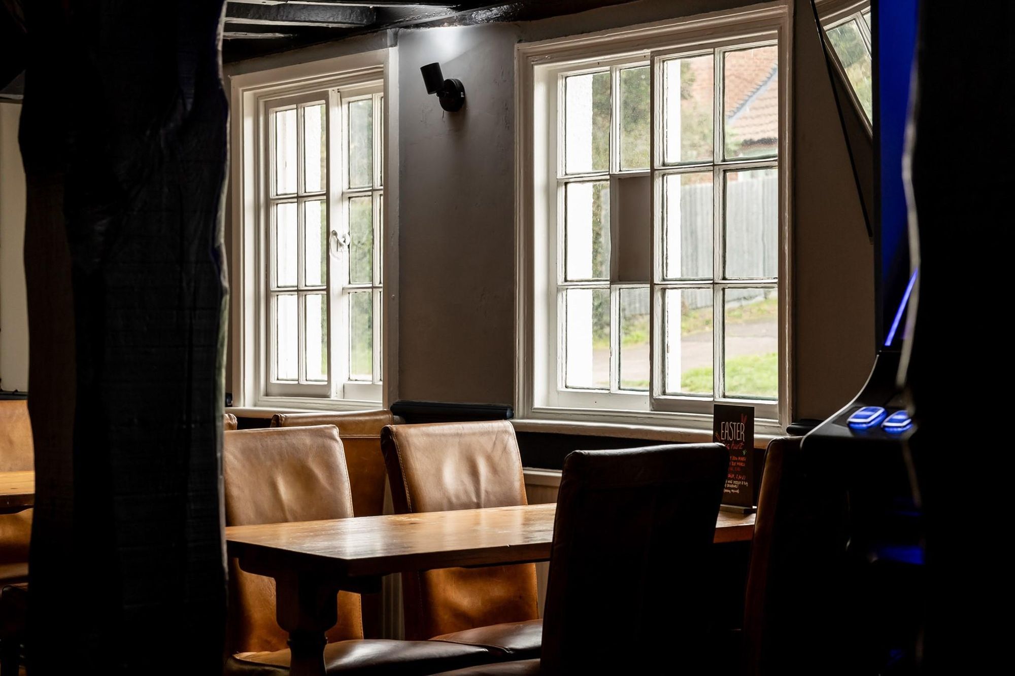 (Pub, Bar). Published on 23-07-2024