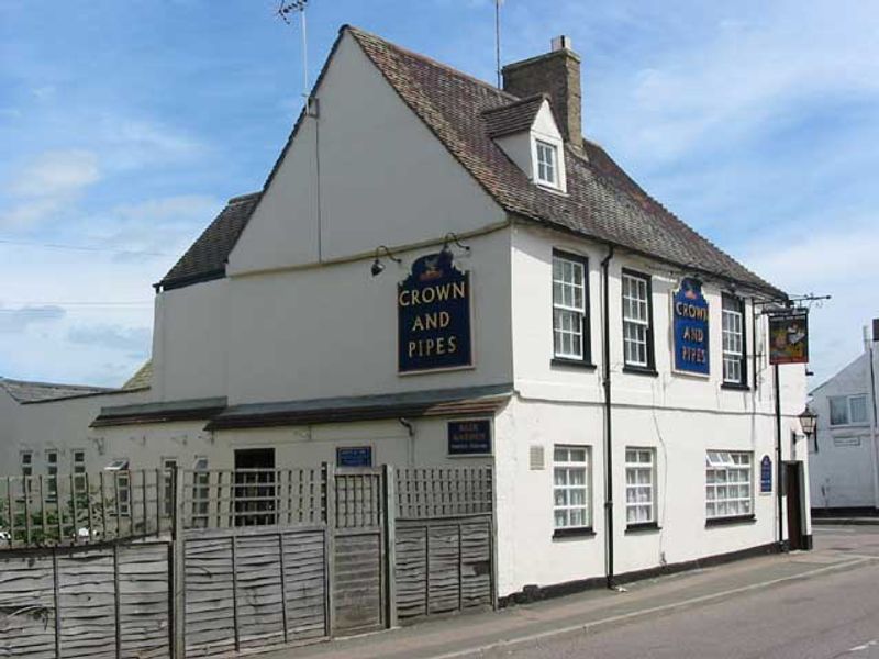 Crown and Pipes - Fenstanton. (Pub). Published on 06-11-2011