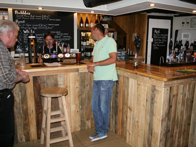 (Pub, Bar). Published on 31-05-2017 