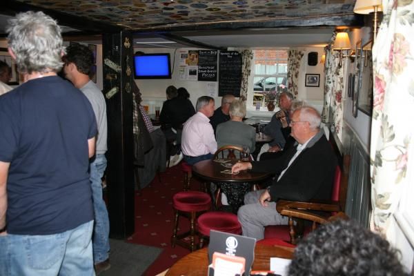 (Pub, Bar). Published on 13-06-2015