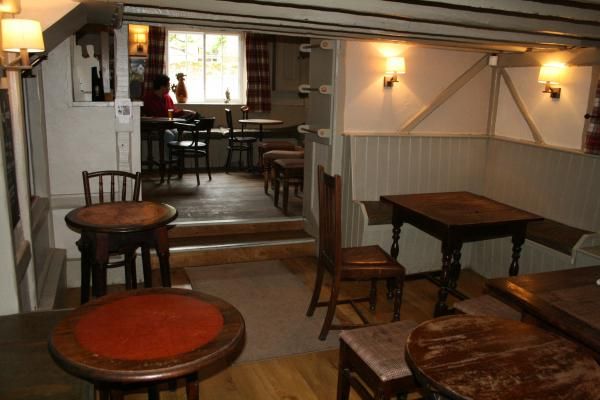 (Pub, Bar). Published on 13-06-2015