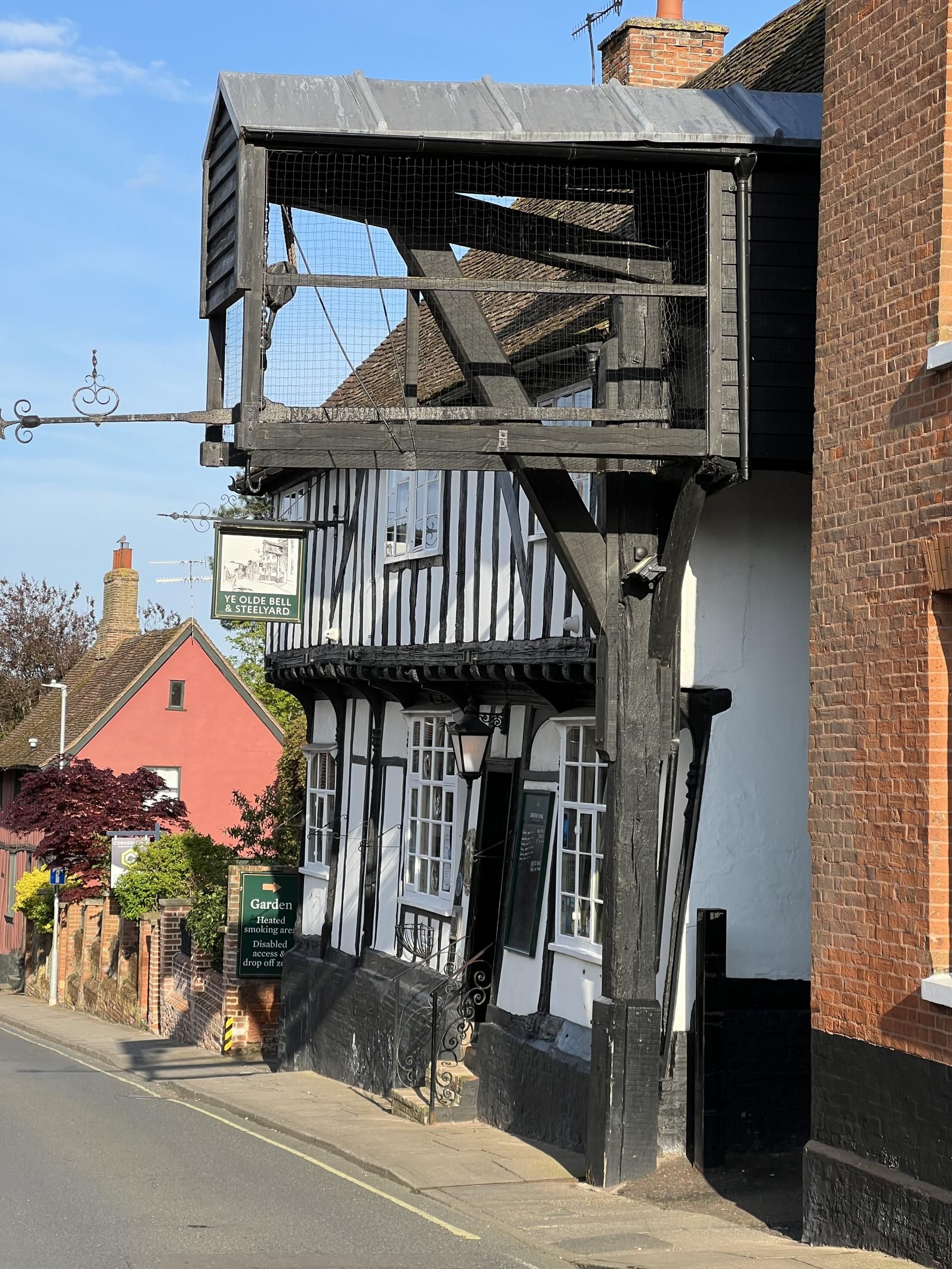 (Pub, Sign). Published on 24-06-2024