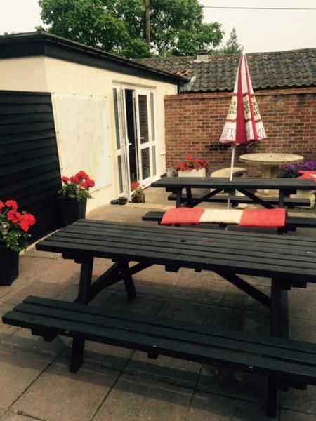 Friston, Old Chequers. (Pub, External). Published on 04-11-2015