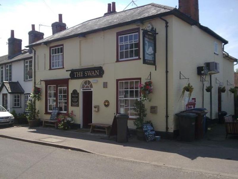 Swan, Holbrook. (Pub). Published on 24-08-2014