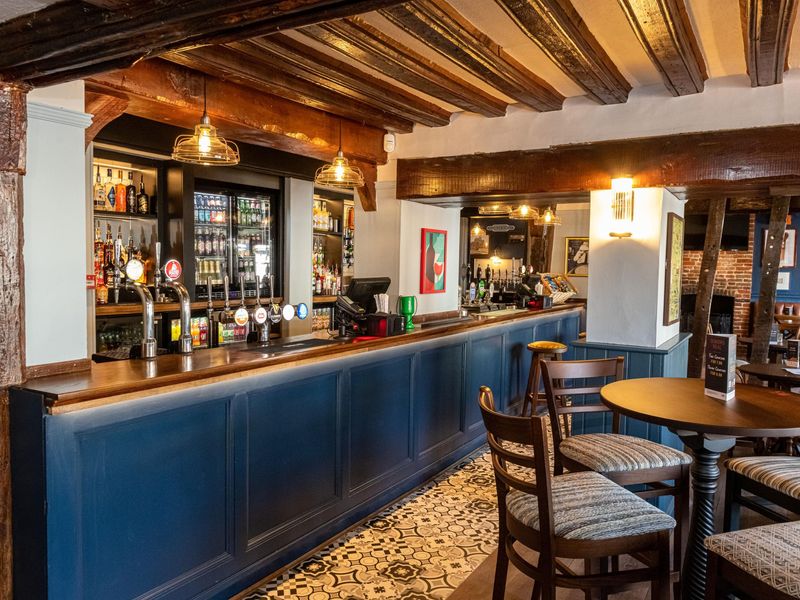 (Pub, Bar). Published on 15-06-2023 