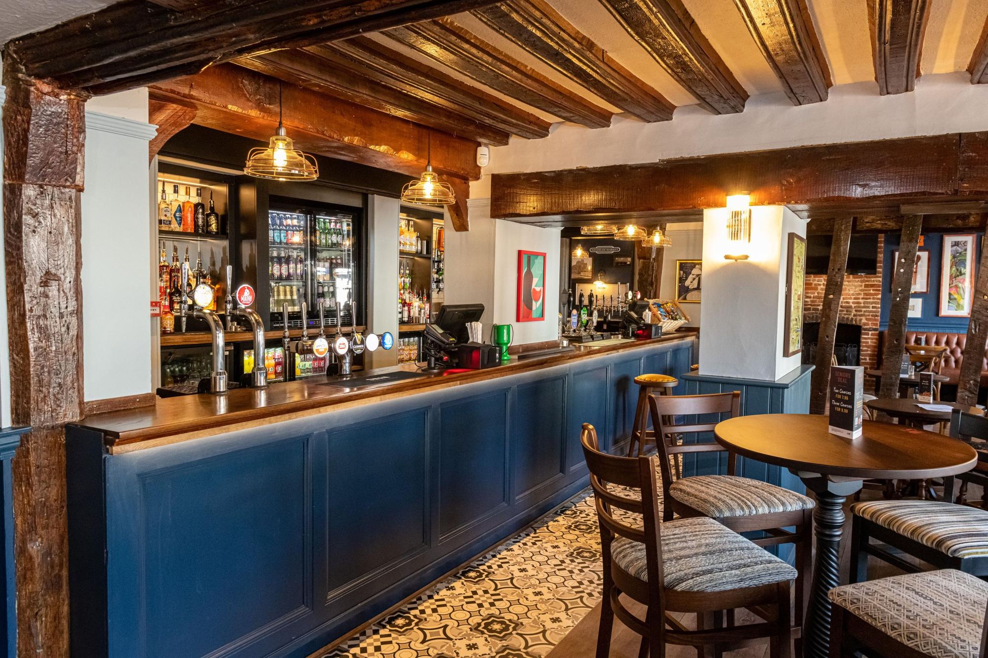 (Pub, Bar). Published on 15-06-2023