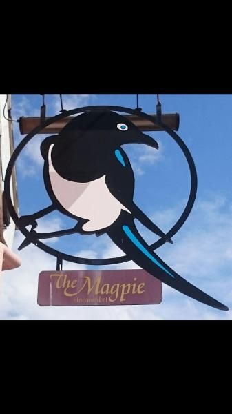 (Pub, Sign). Published on 18-07-2016