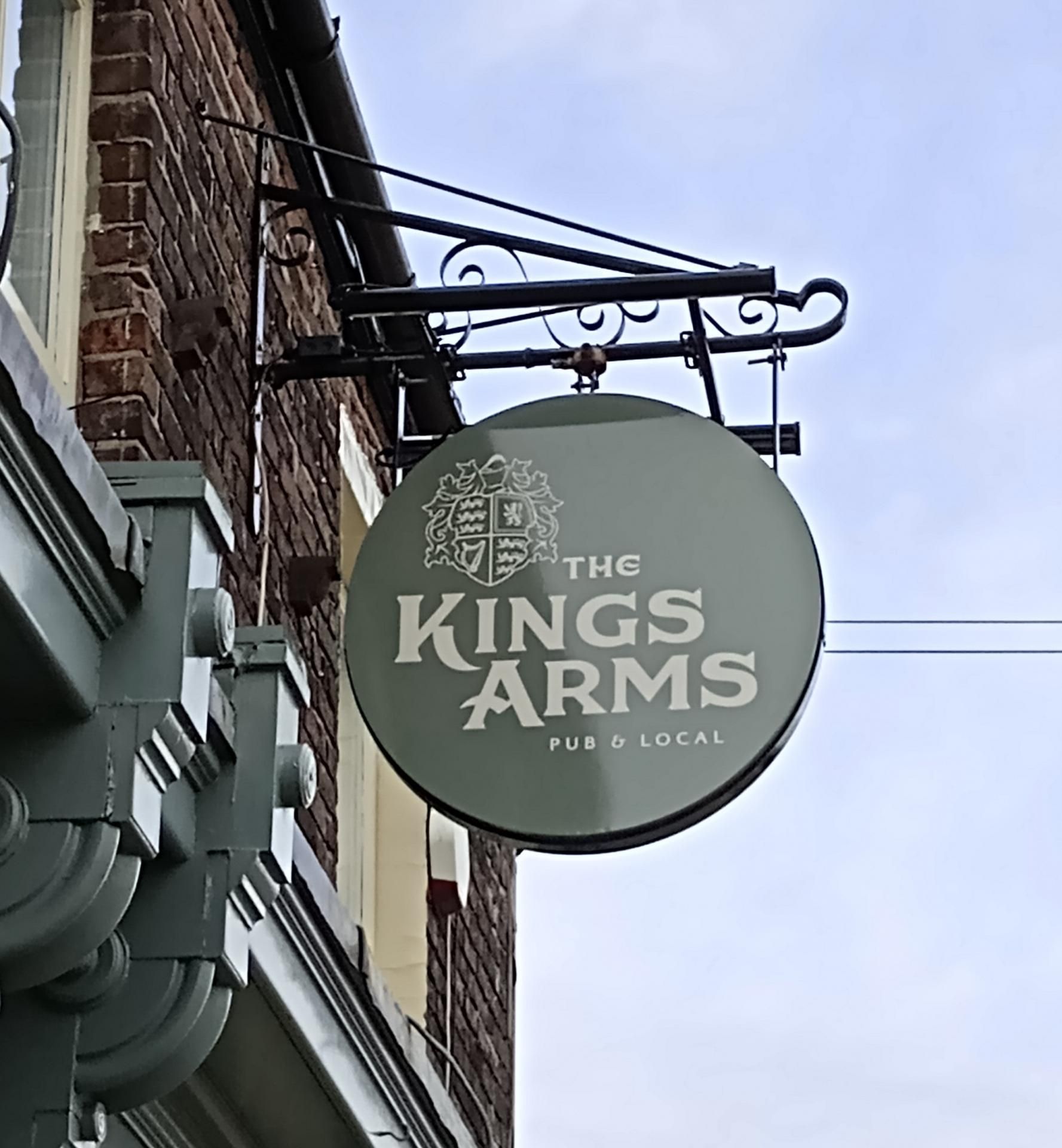 Kings Arms . (Pub, Sign). Published on 28-02-2024