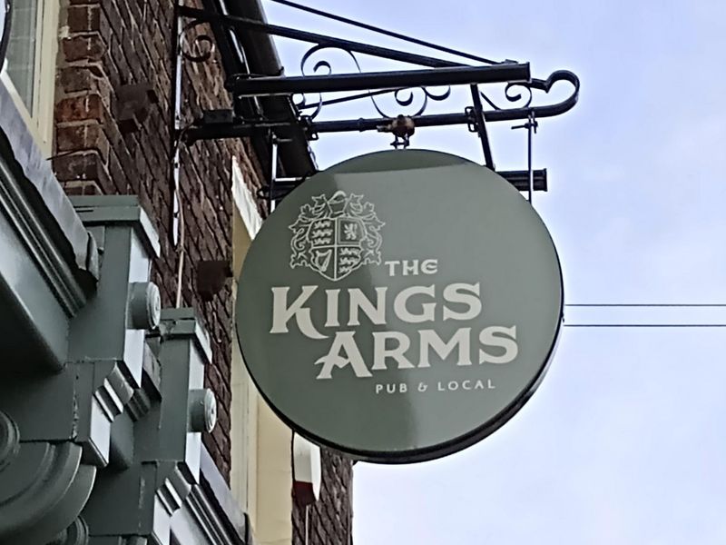 Kings Arms . (Pub, Sign). Published on 28-02-2024