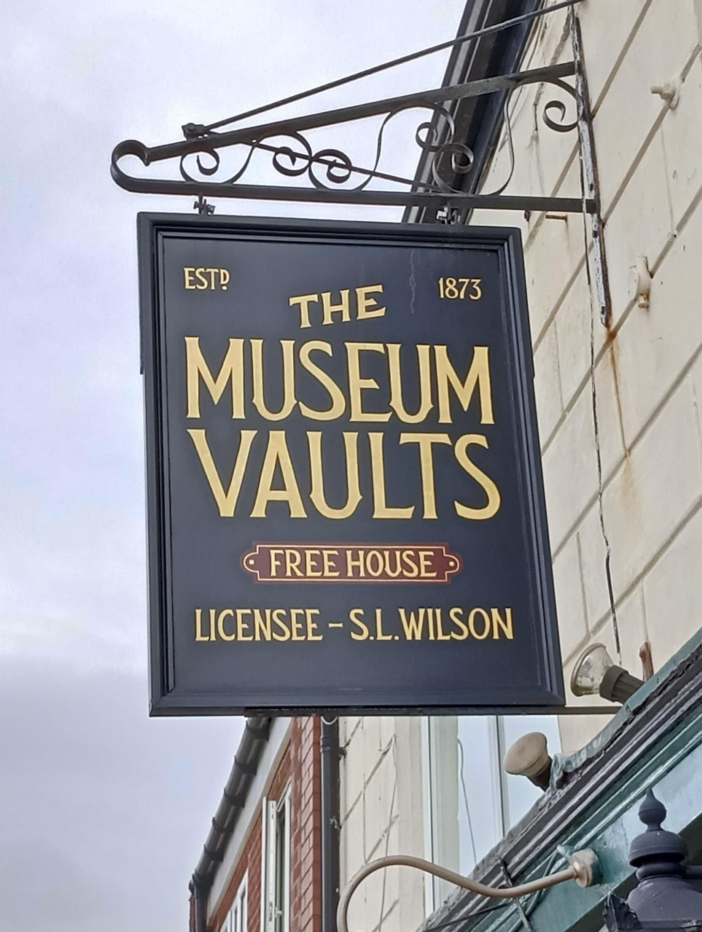 Museum Vaults . (Pub, Sign). Published on 28-02-2024