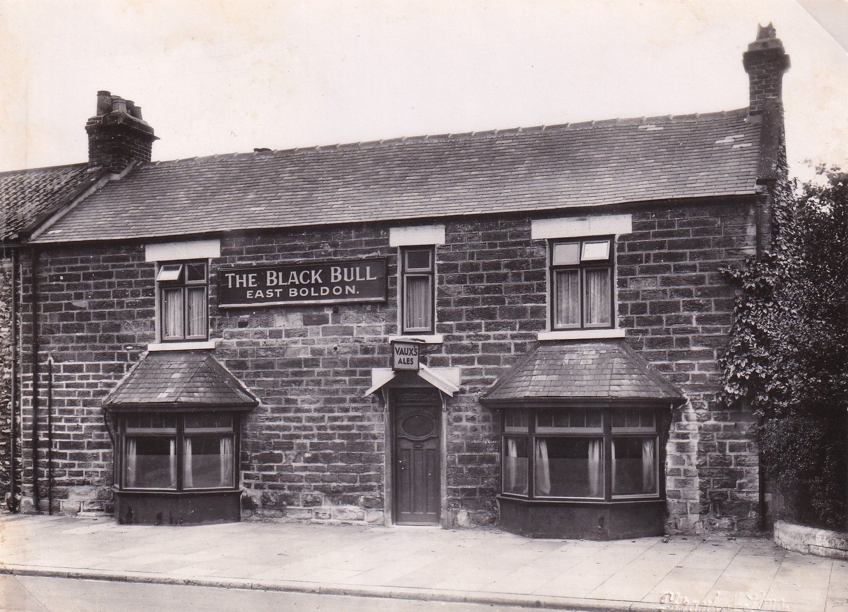 Black Bull 1930's - Ron Lawson. (Pub, External). Published on 20-05-2024