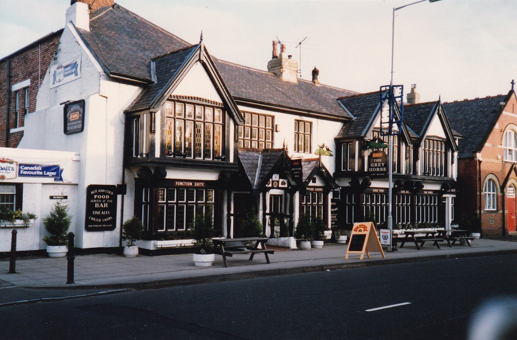Grey Horse - 1988 - Ron Lawson. (Pub, External). Published on 28-03-2024