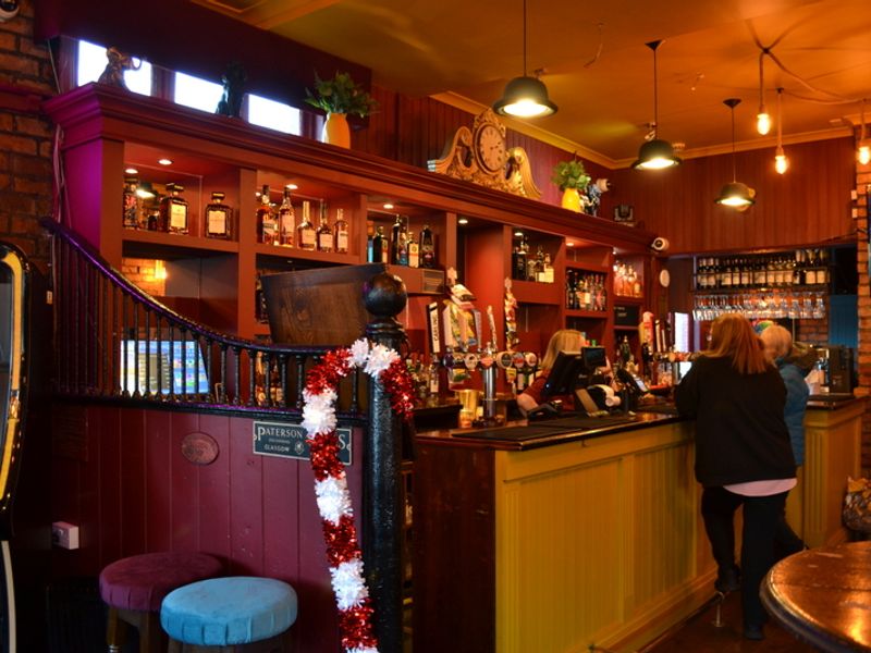 Dolly Peel Bar. (Bar). Published on 28-11-2025 