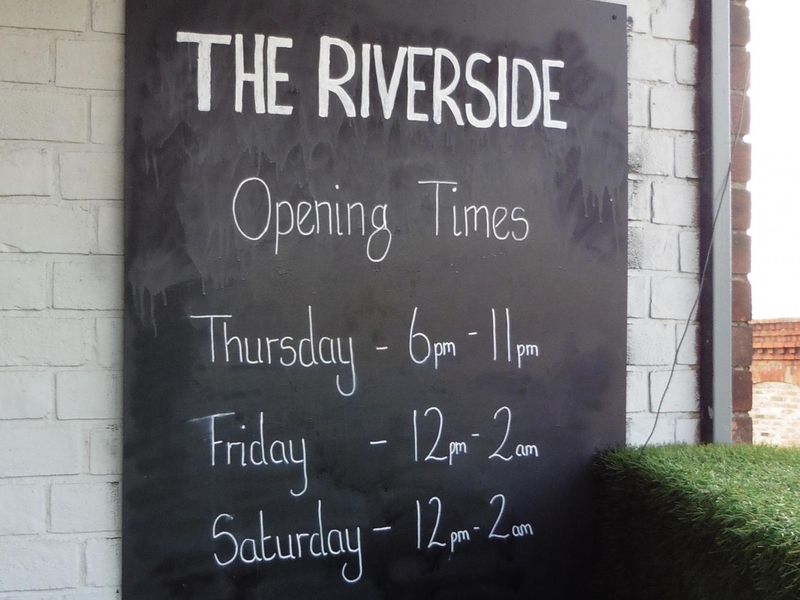 Riverside Opening Hours. (Pub, External). Published on 01-01-1970 