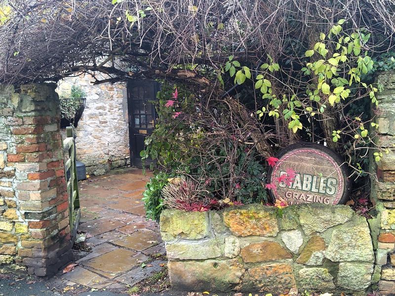 Stables entrance sign . (Pub, Sign). Published on 23-01-2015 