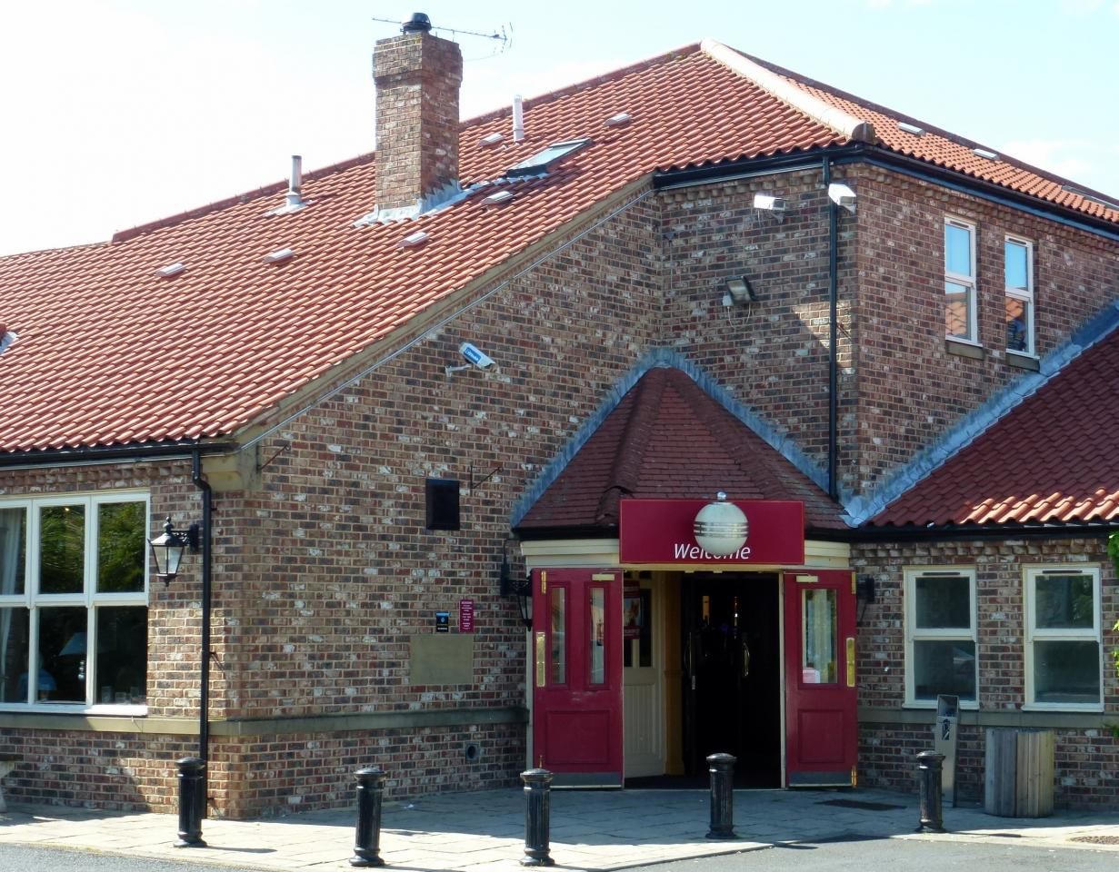 Hollymere . (Pub, External, Key). Published on 06-08-2015