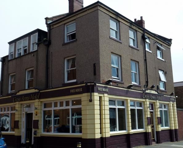 Cross Arms Before it was closed down. (Pub, External, Key). Published on 24-07-2014